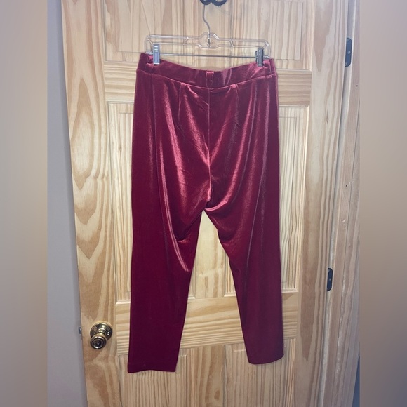 Torrid Relaxed Taper Velvet High-Rise Pant - Picture 5 of 6